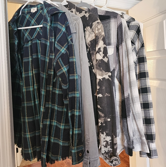 Bundle of Plaid and Patterned Button-Up Shirts Flannels - Picture 1 of 7
